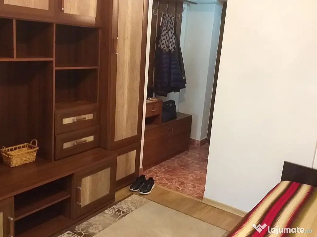 Persoana fizica Inchiriez garsoniera