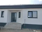 Casa individuala, 4 camere, curte proprie - Tarlungeni 