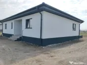 Casa individuala, 4 camere, curte proprie - Tarlungeni 