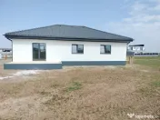 Casa individuala, 4 camere, curte proprie - Tarlungeni 