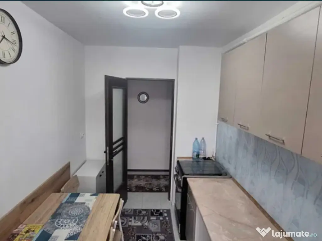 Apartament 2 camere, decomandat - zona Tractorul