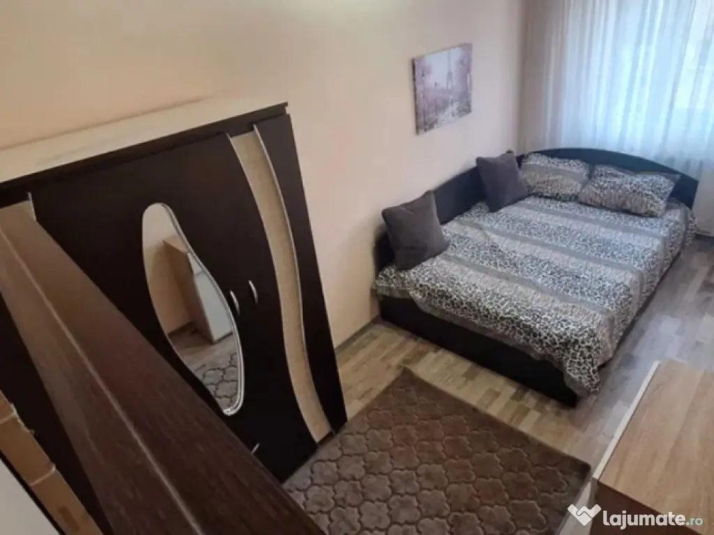 Apartament 2 camere, decomandat - zona Tractorul