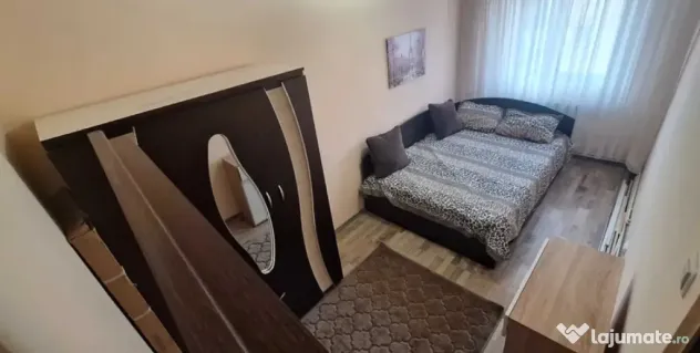 Apartament 2 camere, decomandat - zona Tractorul