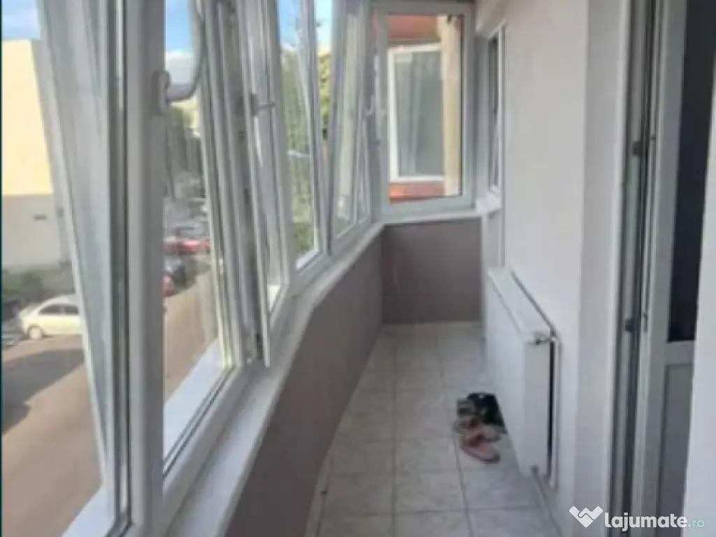 Apartament 2 camere, decomandat - zona Tractorul