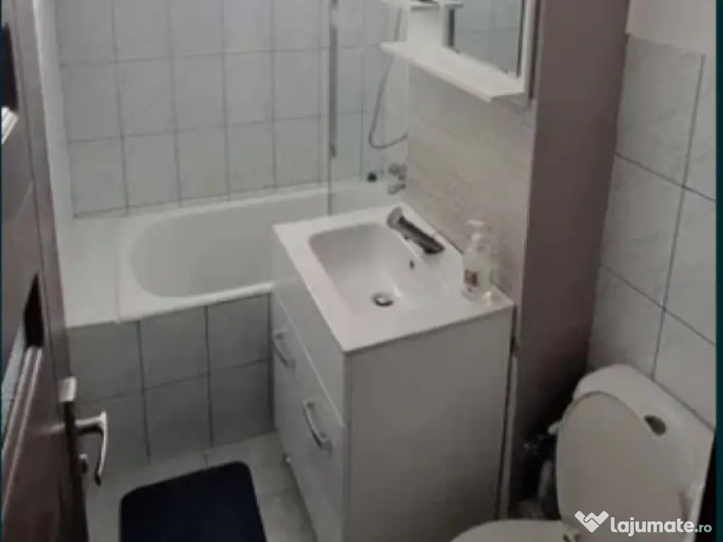 Apartament 2 camere, decomandat - zona Tractorul