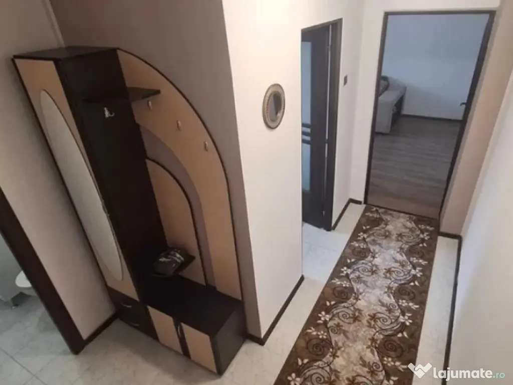 Apartament 2 camere, decomandat - zona Tractorul