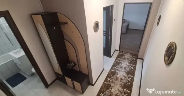 Apartament 2 camere, decomandat - zona Tractorul