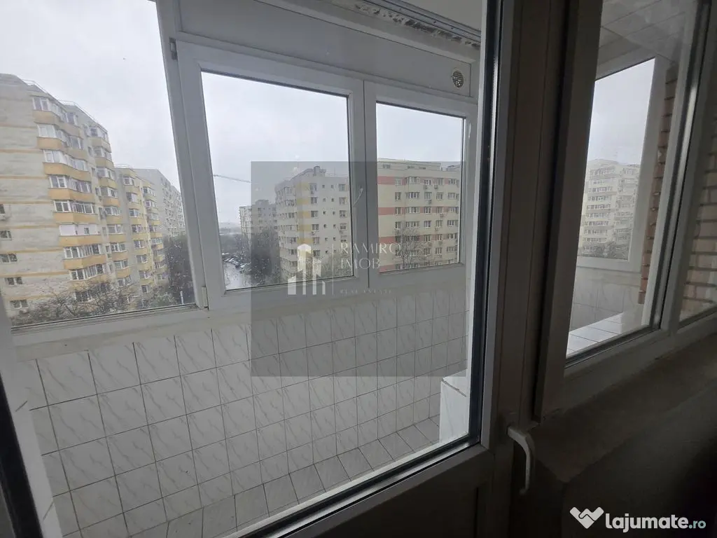 Apartament 104mp-utili 2bai centrala -an 1985 -Bd. Chisin...