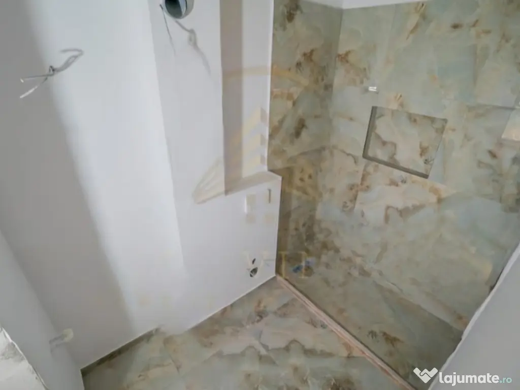 Studio compartimentat in 2 camere ,vedere spre mare