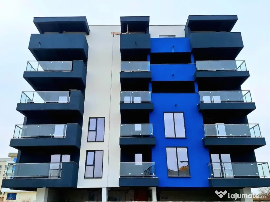 Studio compartimentat in 2 camere ,vedere spre mare