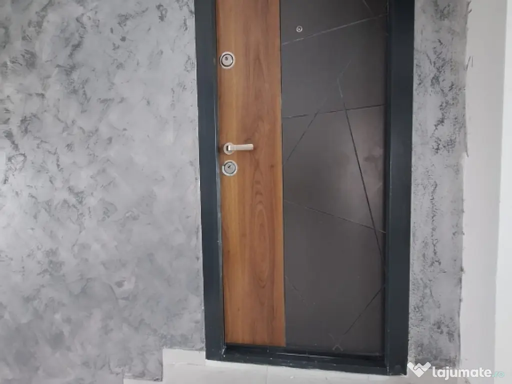 Studio compartimentat in 2 camere ,vedere spre mare