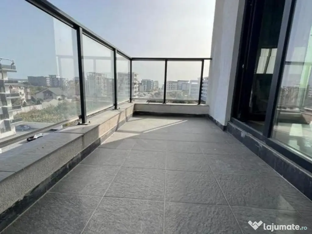 Studio compartimentat in 2 camere ,vedere spre mare