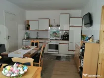 Vind casa cu doua apartamente cu intrare separata.