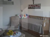 Vind casa cu doua apartamente cu intrare separata. 