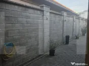 Vind casa cu doua apartamente cu intrare separata. 