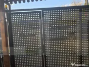 Vind casa cu doua apartamente cu intrare separata. 