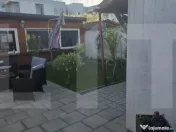 Vind casa cu doua apartamente cu intrare separata. 