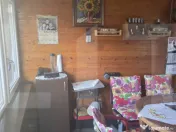 Vind casa cu doua apartamente cu intrare separata. 