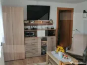 Vind casa cu doua apartamente cu intrare separata. 