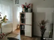 Vind casa cu doua apartamente cu intrare separata. 
