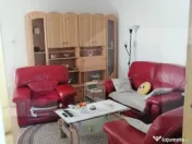 Vind casa cu doua apartamente cu intrare separata. 