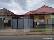 Vind casa cu doua apartamente cu intrare separata. 