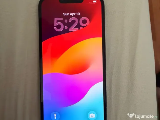 IPhone 11 Pro Max și iPhone 13