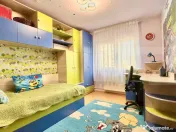 Apartament cu 3 camere , 73 mp util și loc de parcare 