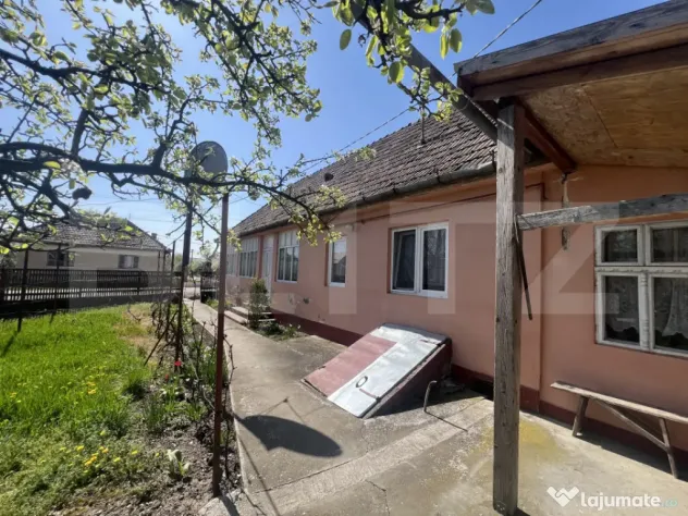 Casă tradițională cu gospodărie și teren de 1263 mp –