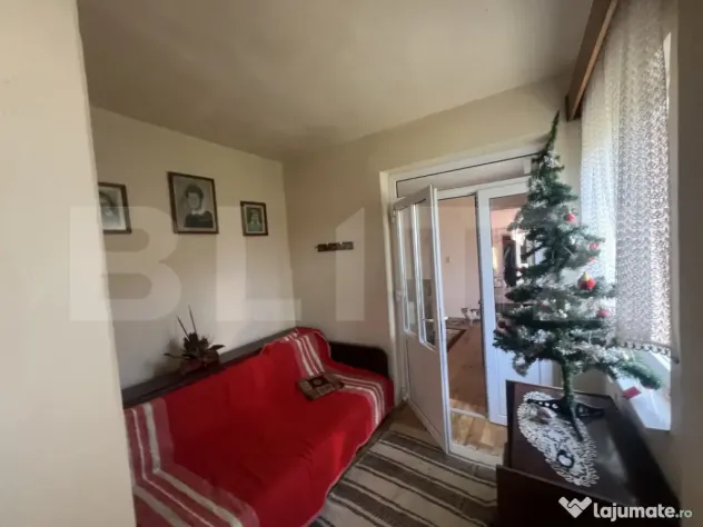 Casă tradițională cu gospodărie și teren de 1263 mp –
