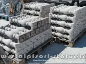 Stâlpișori, baluștri, popici, mosoare, din beton, model B2. 