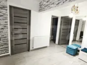 Apartament 3 camere, complet renovat, etaj 2, – zonă cen 
