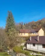 Cabana de vanzare, complet mobilată, ideală pentru relaxar