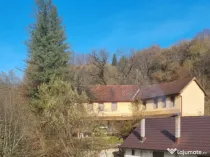 Cabana de vanzare, complet mobilată, ideală pentru relaxar