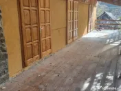 Cabana de vanzare, complet mobilată, ideală pentru relaxar 