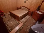 Cabana de vanzare, complet mobilată, ideală pentru relaxar 
