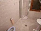 Cabana de vanzare, complet mobilată, ideală pentru relaxar 