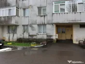 P.F vând apartament cu 3 camere decomandat – Str. Gloriei, Roman 