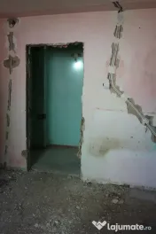 P.F vând apartament cu 3 camere decomandat – Str. Gloriei, Roman 
