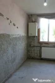 P.F vând apartament cu 3 camere decomandat – Str. Gloriei, Roman 