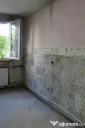 P.F vând apartament cu 3 camere decomandat – Str. Gloriei, Roman 