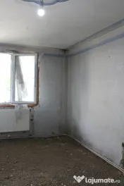 P.F vând apartament cu 3 camere decomandat – Str. Gloriei, Roman 