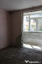P.F vând apartament cu 3 camere decomandat – Str. Gloriei, Roman 