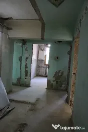 P.F vând apartament cu 3 camere decomandat – Str. Gloriei, Roman 