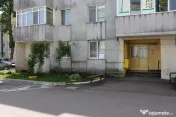 P.F vând apartament cu 3 camere decomandat – Str. Gloriei, Roman 