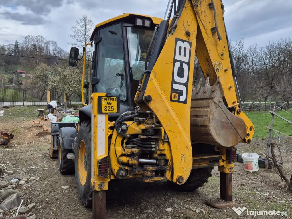 Buldoexcavator JCB 3CX, an 2020, cupa multifuncționala