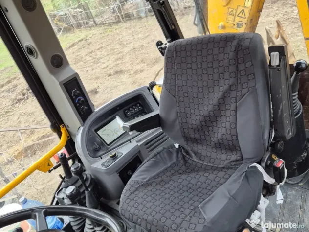 Buldoexcavator JCB 3CX, an 2020, cupa multifuncționala