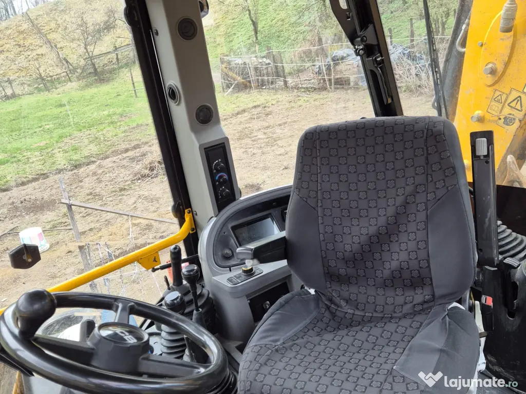 Buldoexcavator JCB 3CX, an 2020, cupa multifuncționala