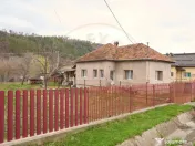 Casa in Leresti, la strada principala, cu rau in spate | ter 