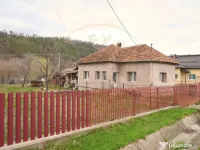 Casa in Leresti, la strada principala, cu rau in spate | ter 